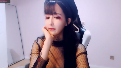 发现一个女主播dami,CB站的,国内华人